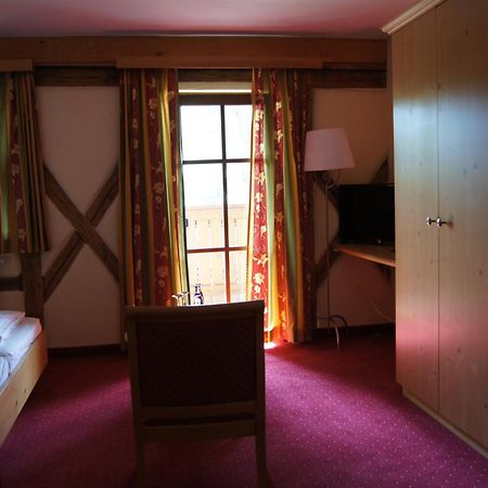 Gasthof Schoenau Heilsbronn Rom bilde