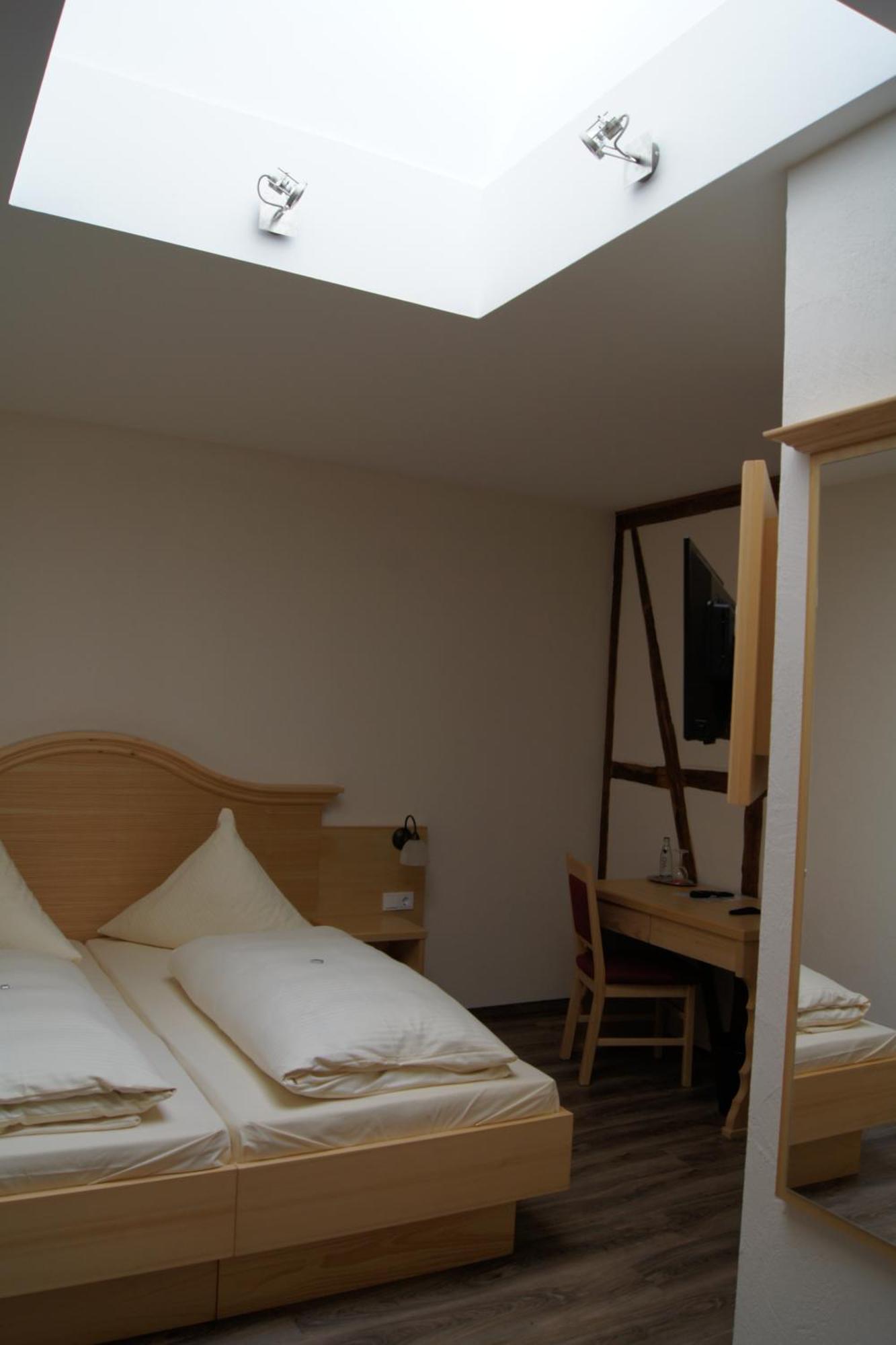 Gasthof Schoenau Heilsbronn Rom bilde