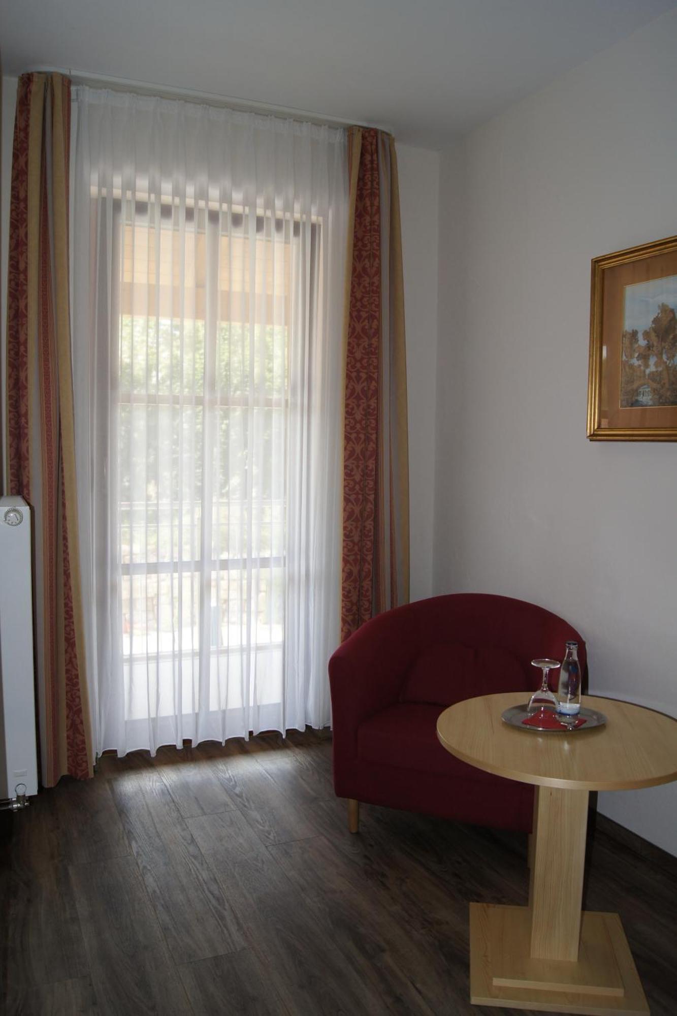 Gasthof Schoenau Heilsbronn Rom bilde